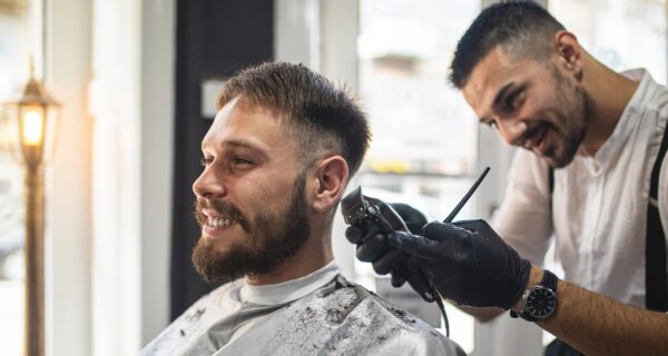 Reservas online, control de afeitado y agiliza tus operaciones. Descubre las soluciones de DunaSoft para barberías.